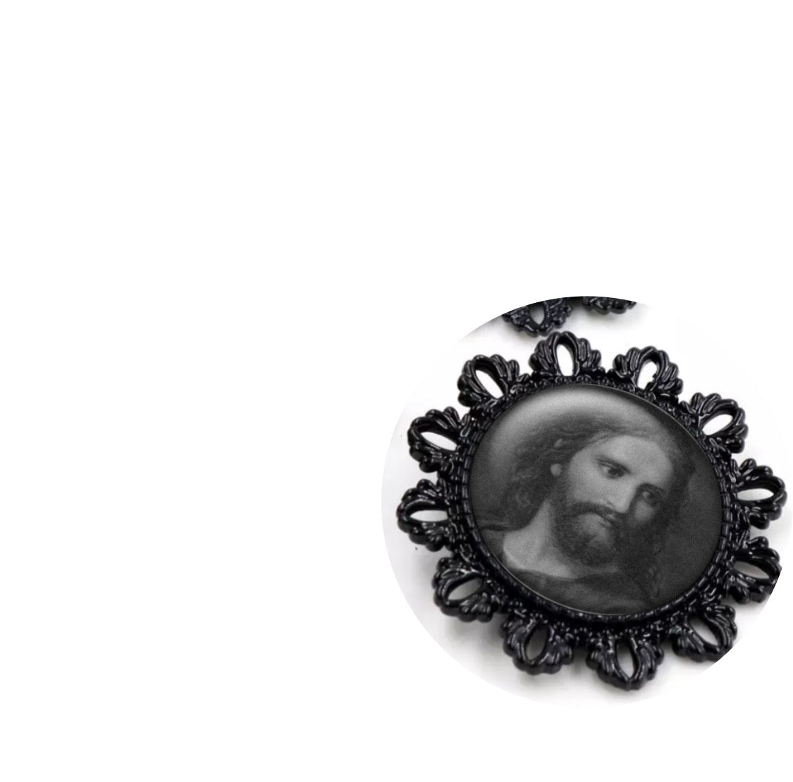 Broche noire style baroque