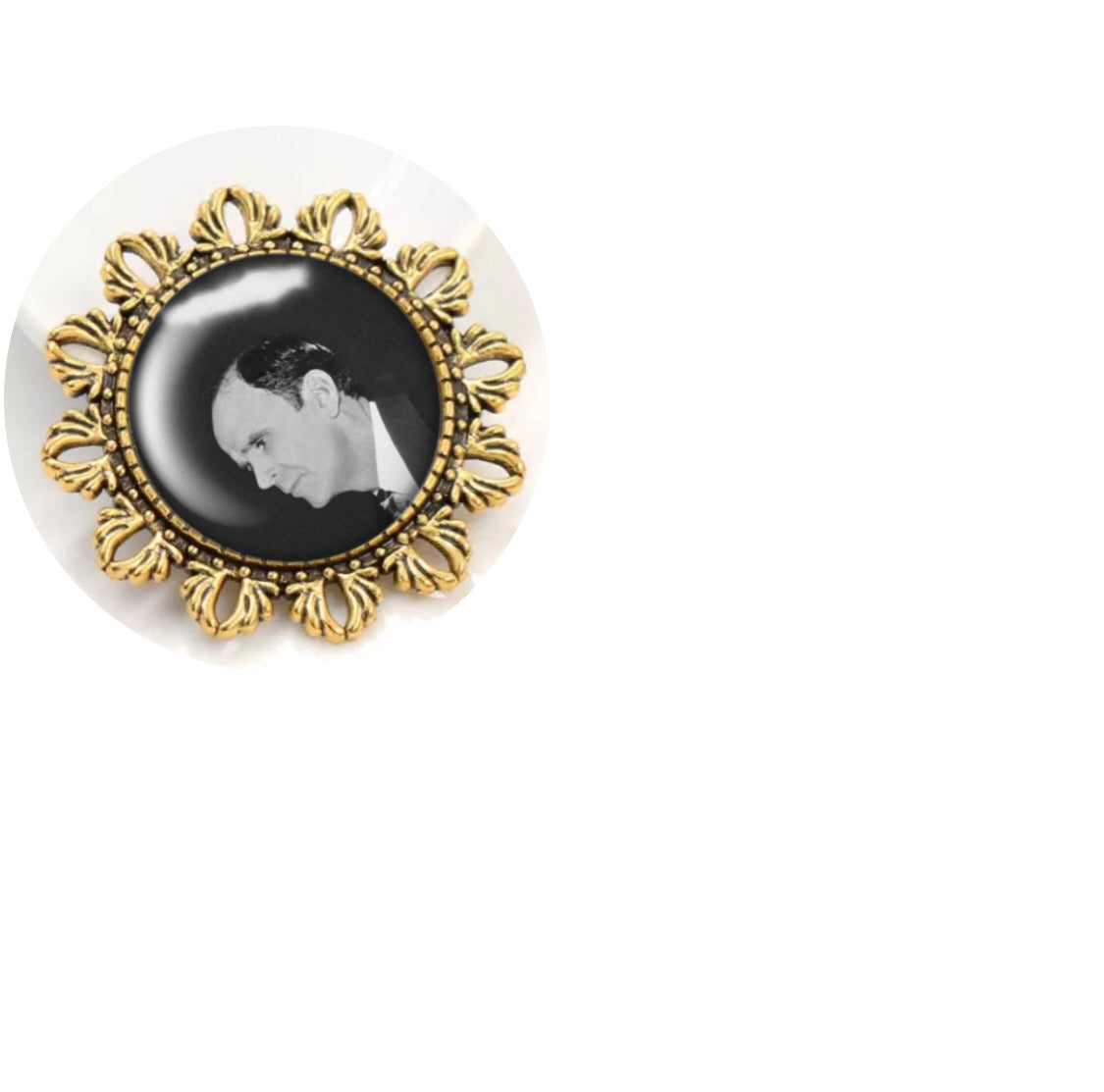 Broche dorée ancienne style baroque