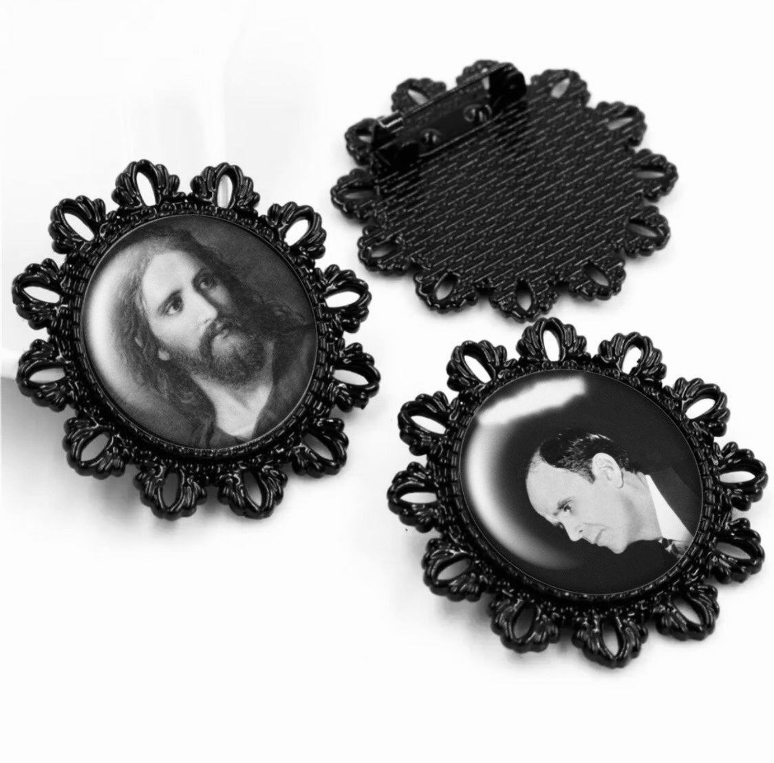 Broche noire style baroque