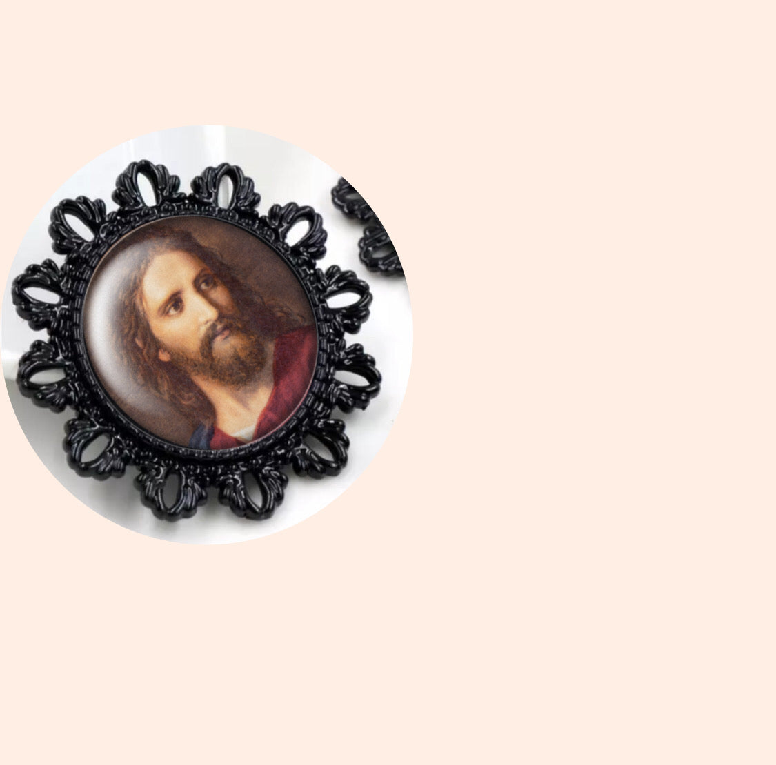 Broche noire style baroque