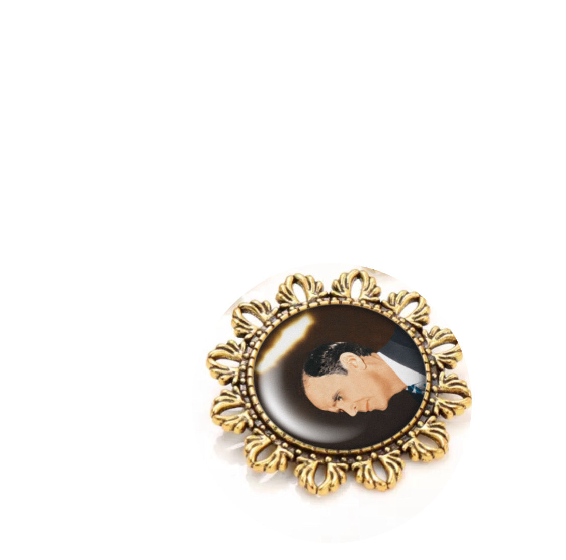 Broche dorée ancienne style baroque